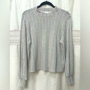 Women’s Knot Top Size Medium